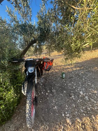Moto Rieju RR Enduro Negra y Roja