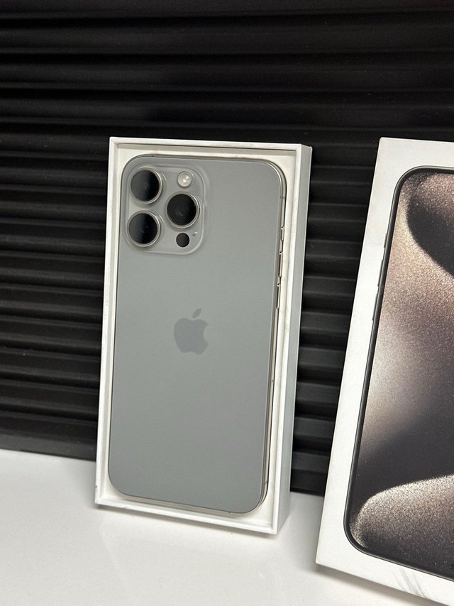 iPhone 15 Pro Max 512 Gris Impecable