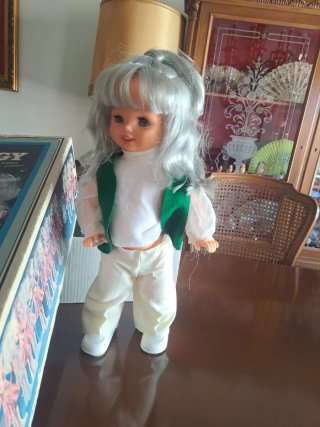 Muñeca Swingy Ibérica antigua con disco