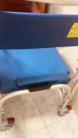 Silla de inodoro con estructura de aluminio