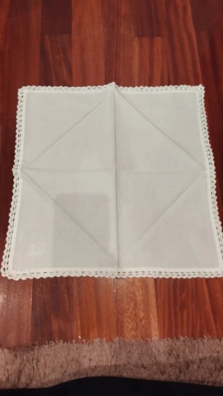 Mantelería artesanal bordada hilo/lino