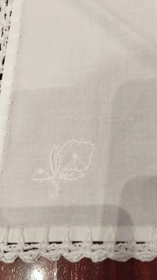 Mantelería artesanal bordada hilo/lino