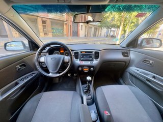 Se Vende KIA Rio 1.6 Pegatina “C”