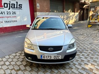 Se Vende KIA Rio 1.6 Pegatina “C”
