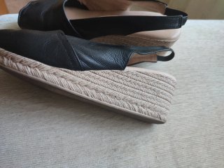 Sandalias negras de piel