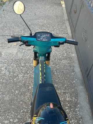 Suzuki Maxi 50cc Moped Verde y Amarillo