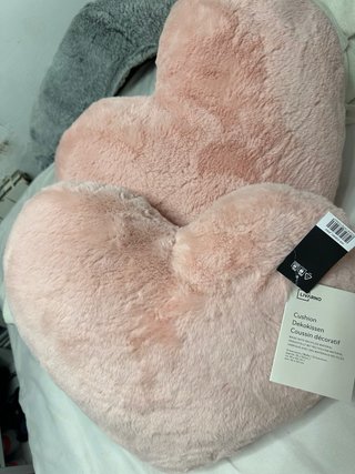 2 Cojines Corazón Rosa