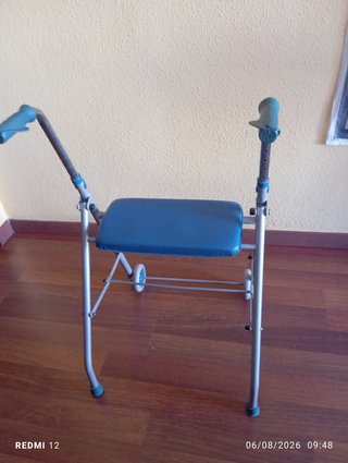 Andador para mayores con asiento