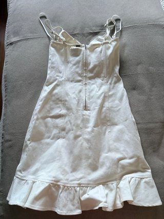 Vestido Guess blanco con cordones