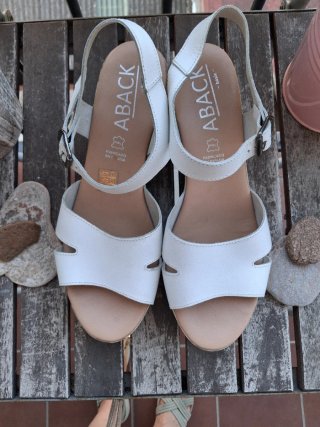 Sandalias de PIEL con cuña marca ABACK