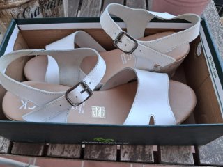 Sandalias de PIEL con cuña marca ABACK
