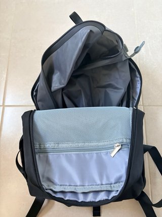 Mochila de viaje negra