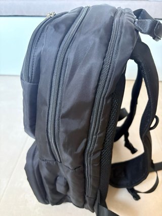 Mochila de viaje negra