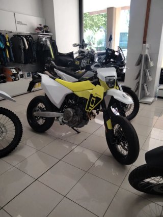 Husqvarna 701 Supermoto Blanca/Amarilla