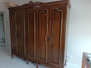 Armario antiguo de madera
