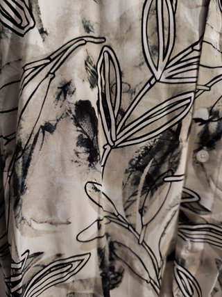 Camisa beige i blanco estampado floral
