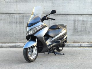 Suzuki Burgman 200 CC del año 2013 con solo 27.775