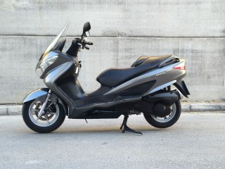 Suzuki Burgman 200 CC del año 2013 con solo 27.775