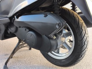 Suzuki Burgman 200 CC del año 2013 con solo 27.775