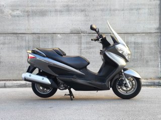 Suzuki Burgman 200 CC del año 2013 con solo 27.775