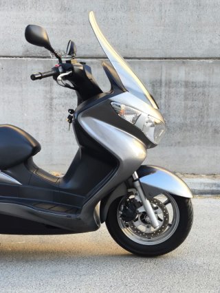 Suzuki Burgman 200 CC del año 2013 con solo 27.775