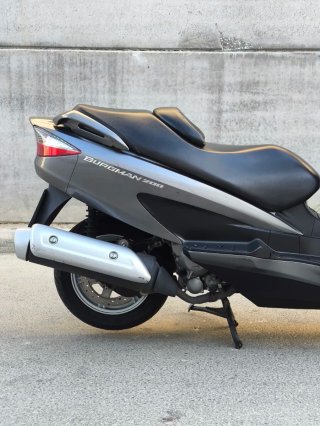 Suzuki Burgman 200 CC del año 2013 con solo 27.775