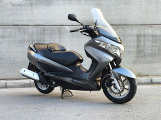 Suzuki Burgman 200 CC del año 2013 con solo 27.775