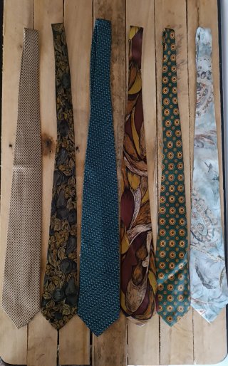 LOTE 22 CORBATAS VINTAGE 5€u. TODAS 45€