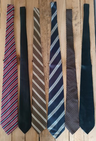 LOTE 22 CORBATAS VINTAGE 5€u. TODAS 45€