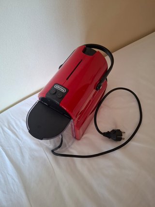 Cafetera Nespresso DeLonghi Inissia Roja