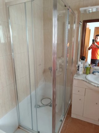 Albañil fontanero del barrio comgres