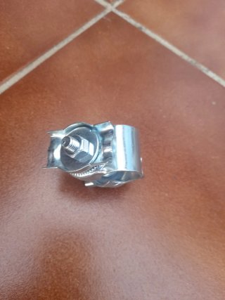 Nuez para sillin de bicicleta clásica.