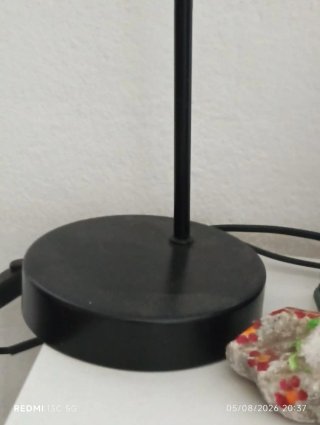 Lámpara de mesa negra