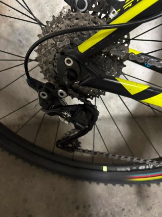 Bicicleta Montaña 29 talla M marca FELT MUY BIEN M