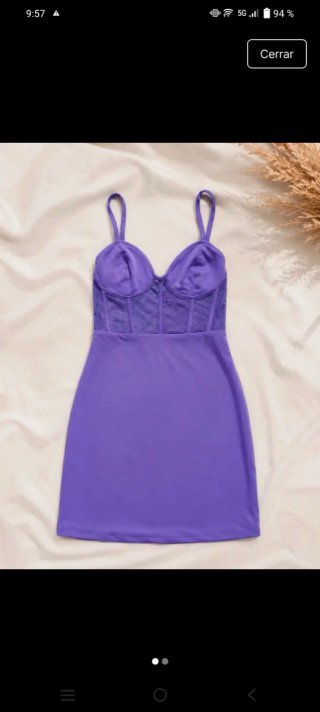 Vestido morado con corsé de malla