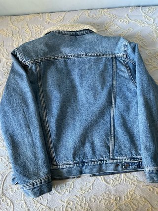 Chaqueta Levi's vaquera con borrego