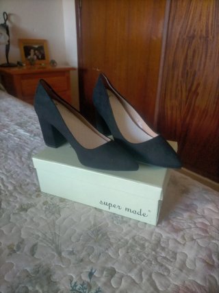 Zapatos de tacón negros para mujer