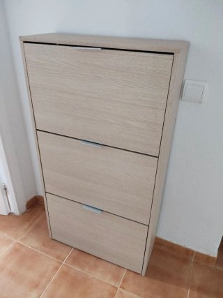 Urge! Zapatero 3 baldas madera. Tiene muy poco uso