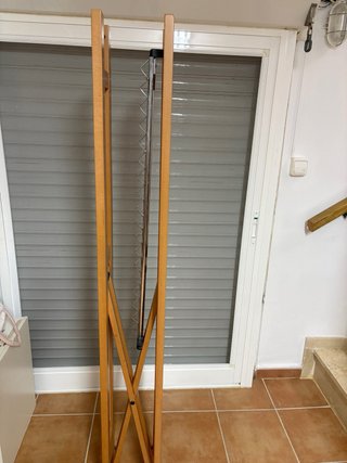 Perchero plegable Foppapedretti de madera maciza –