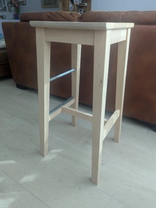 Taburete alto IKEA abedul