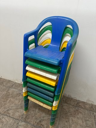 Sillas de plástico infantiles varios colores