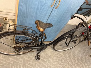 Bicicleta de paseo negra