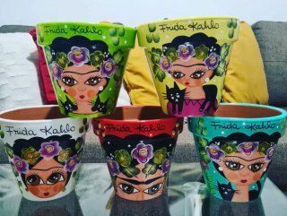 Macetas Frida Kahlo pintadas a mano