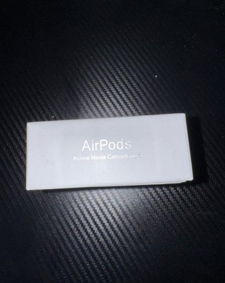 AirPods 4 ANC sin abrir