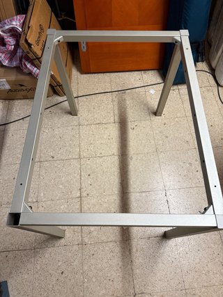 Mesa de cristal y metal para 4 personas