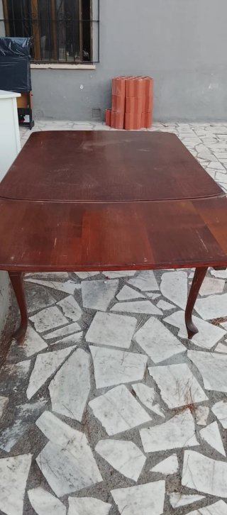 Mesa de comedor vintage de madera