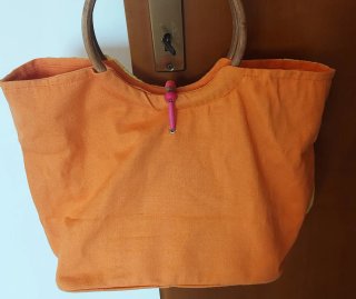 Borsa estiva con decorazioni