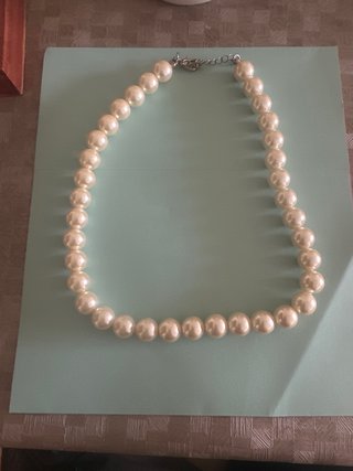 Collar de perlas plateado