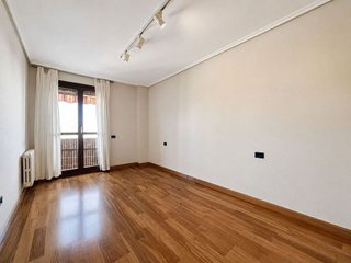 Piso en alquiler en Paseo Constitución - Las Damas en Zaragoza