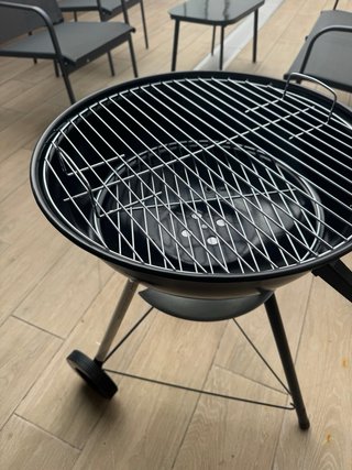 Barbacoa Negra con Ruedas